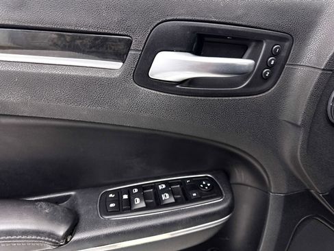 Used 2018 Chrysler 300 Limited image 20