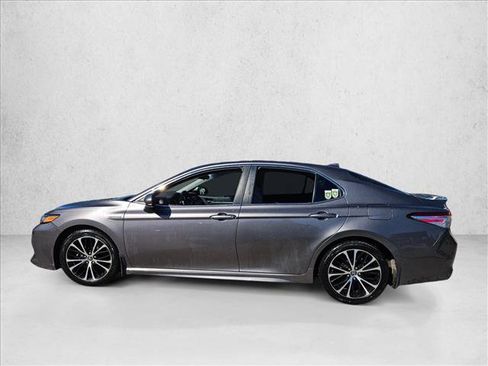 Used 2020 Toyota Camry SE image 3