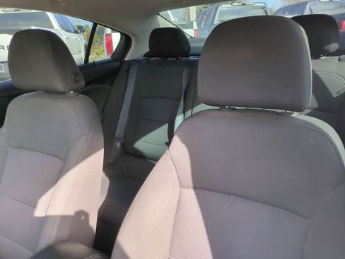 Used 2018 Chevrolet Cruze LT w/ Convenience Package image 8