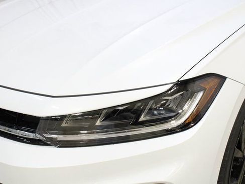 New 2026 Volkswagen Jetta SE image 32