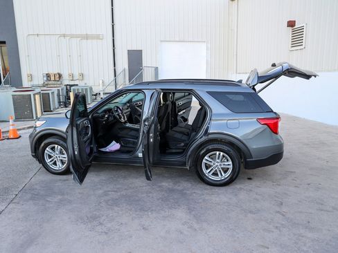 Used 2023 Ford Explorer XLT image 11