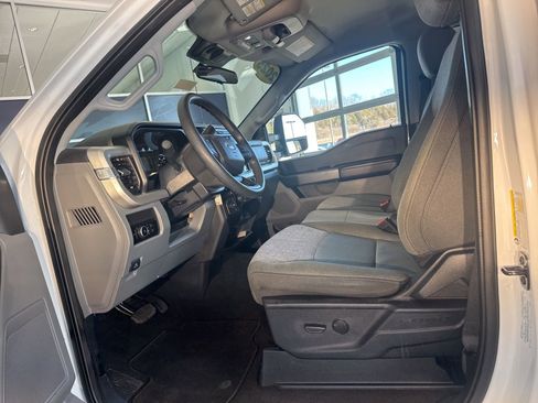 Used 2025 Ford F250 XLT image 19