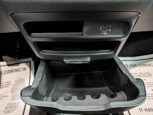 New 2026 Chrysler Pacifica Select image 18