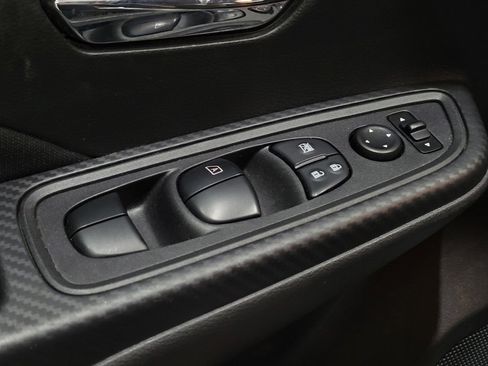 Used 2021 Nissan Versa SV w/ Trunk Package FWD image 27