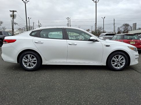 Used 2016 Kia Optima LX w/ LX Convenience Package image 2
