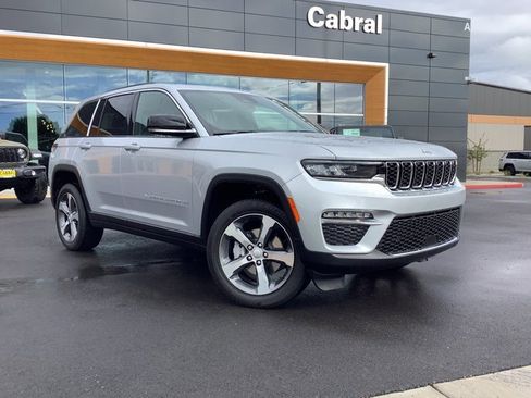 New 2025 Jeep Grand Cherokee Limited image 2
