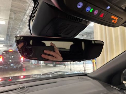 Used 2025 Chevrolet Equinox LT w/ Convenience Package II image 32