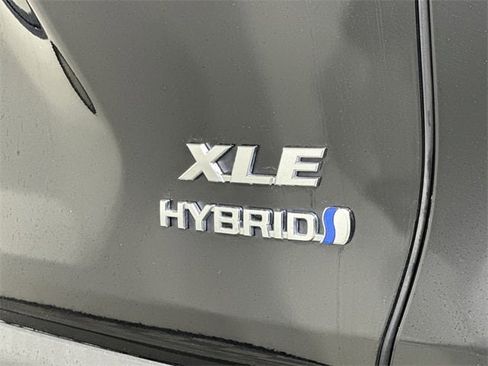 Used 2021 Toyota RAV4 XLE image 32