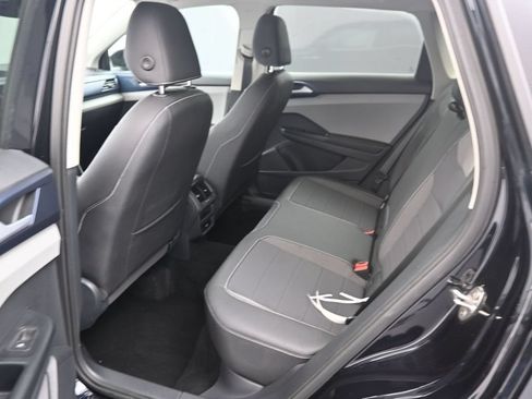 Used 2024 Volkswagen Taos SE FWD image 19