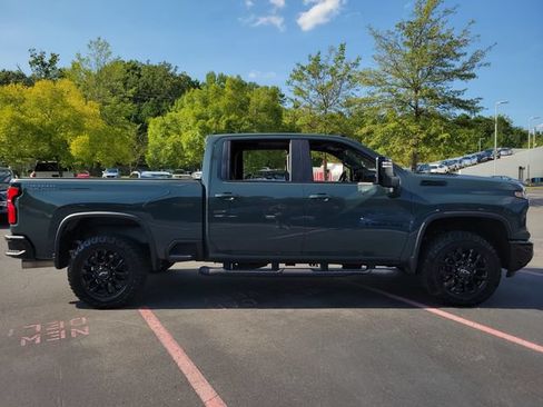 Used 2025 Chevrolet Silverado 2500 LT w/ Trail Boss Package AWD/4WD image 9