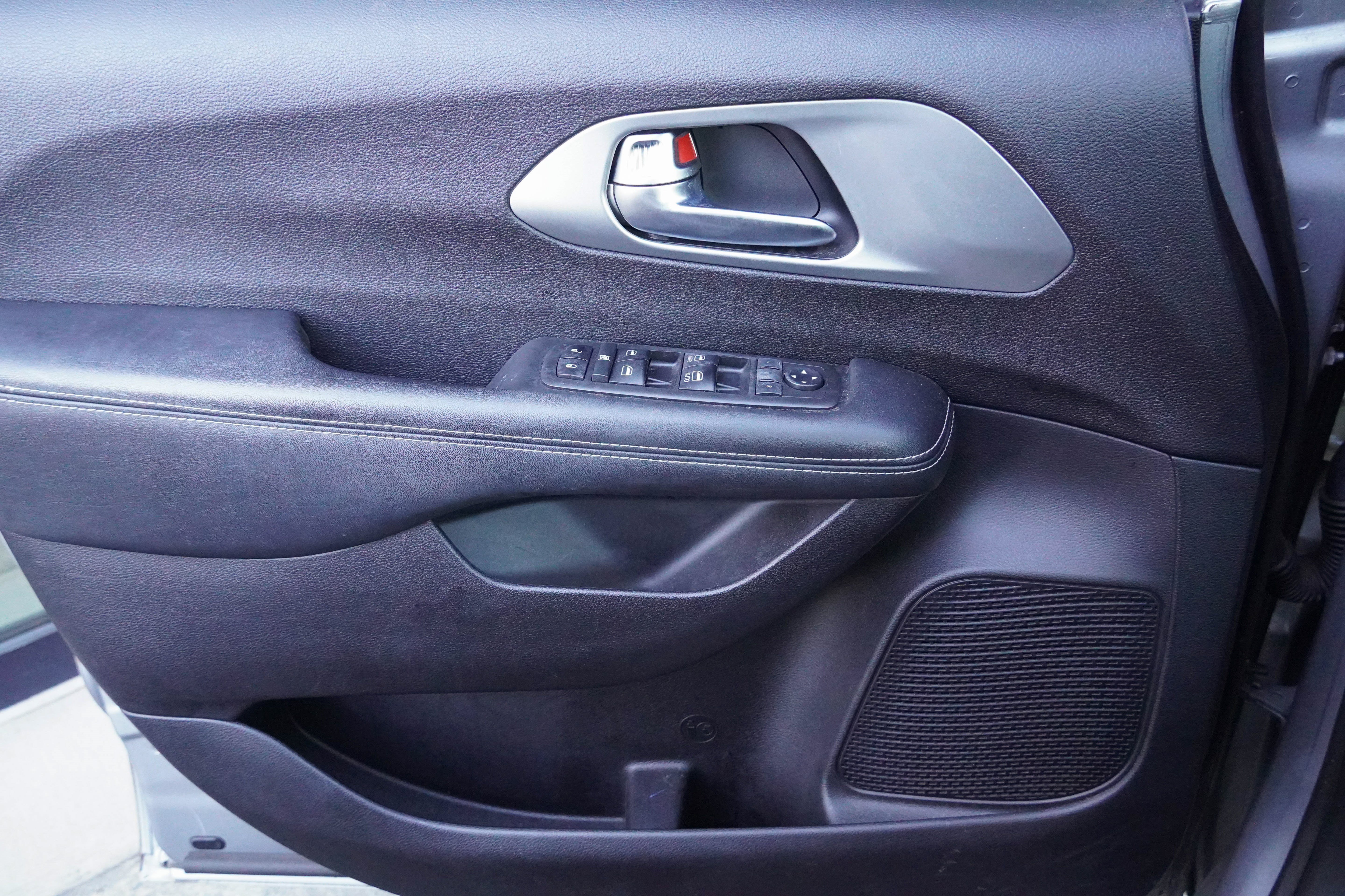Used 2021 Chrysler Pacifica Touring w/ S Appearance Package FWD image 30