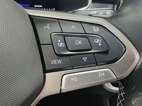 Used 2025 Volkswagen Taos SE image 26