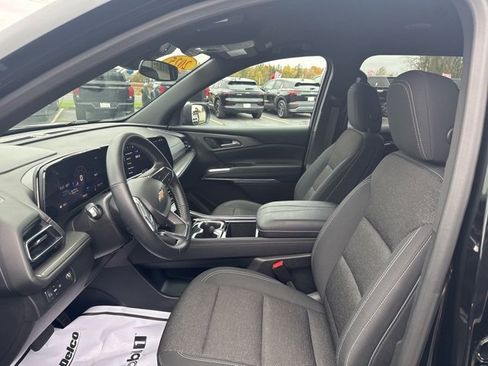 Used 2025 Chevrolet Traverse LT image 28