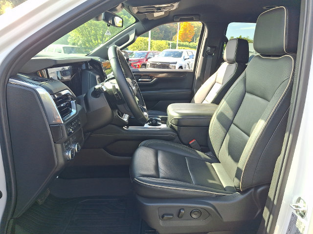 Used 2025 GMC Yukon Elevation w/ LPO, Elevation Black Package AWD/4WD image 2