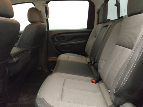 Used 2018 Nissan Titan S image 18