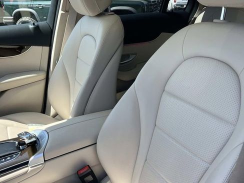 Used 2022 Mercedes-Benz GLC 300 image 33