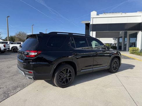 New 2025 Honda Pilot Touring image 4