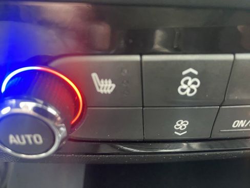 Used 2019 Buick Enclave Essence w/ LPO, Sport Appearance Package image 16