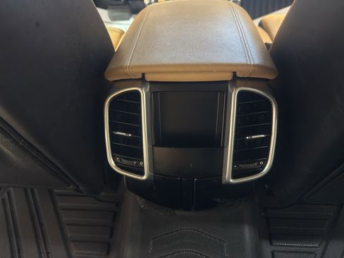 Used 2015 Porsche Cayenne Diesel AWD/4WD image 25