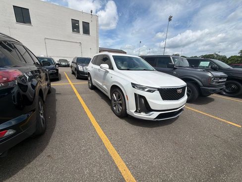 Used 2021 Cadillac XT6 Premium Luxury FWD image 5