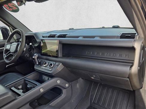 Certified 2023 Land Rover Defender 90 V8 image 22