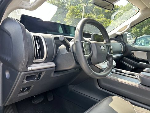 Used 2025 Ford Expedition Active RWD image 10