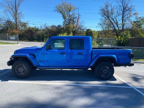 New 2025 Jeep Gladiator Sport image 4