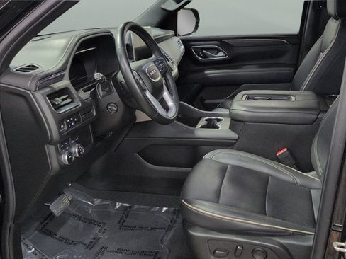 Used 2024 GMC Yukon SLT w/ SLT Luxury Package AWD/4WD image 9