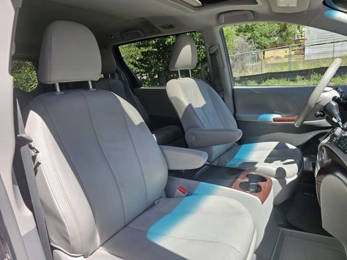 Used 2013 Toyota Sienna XLE AWD/4WD image 49