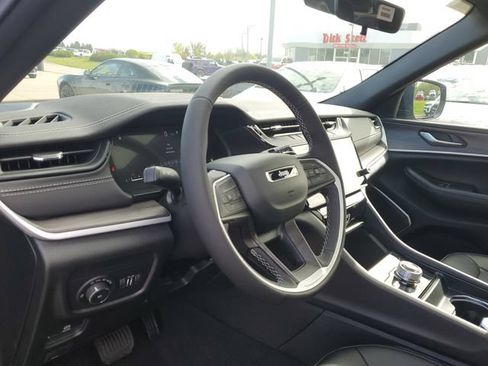 New 2026 Jeep Grand Cherokee Limited AWD/4WD image 12