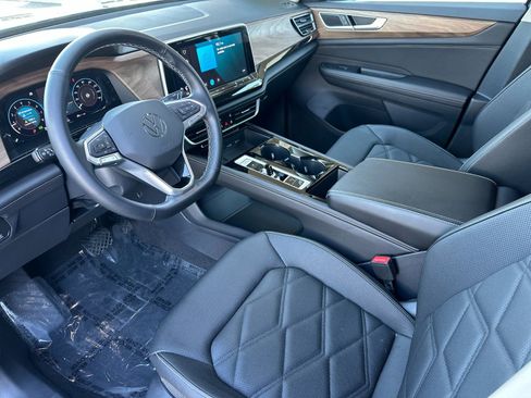 Used 2025 Volkswagen Atlas SE FWD image 9