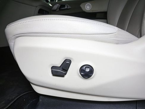 Used 2021 Chrysler Pacifica Touring-L image 41