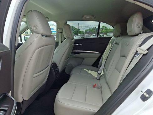 Used 2023 Cadillac XT4 Luxury w/ Cold Weather Package AWD/4WD image 10