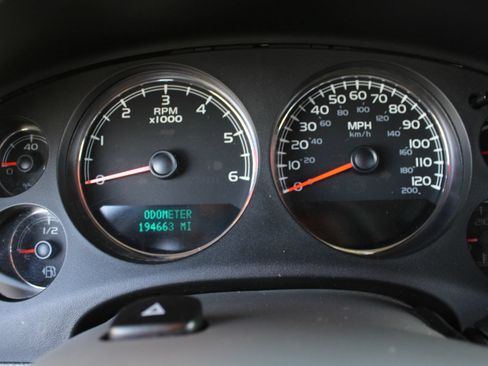 Used 2012 Chevrolet Tahoe LTZ RWD image 33