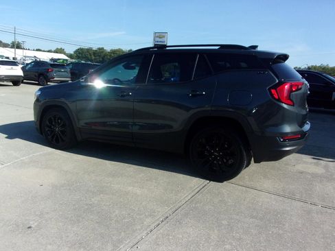 Used 2021 GMC Terrain SLT w/ Elevation Edition FWD image 4