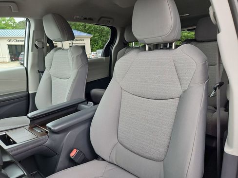 Used 2022 Toyota Sienna LE FWD image 22