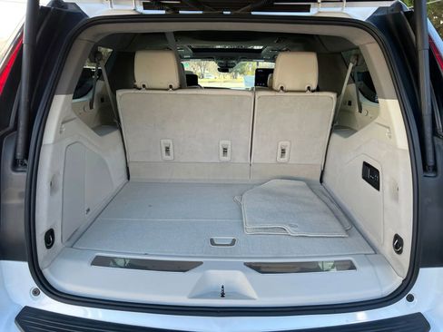 Used 2023 Cadillac Escalade ESV Premium Luxury Platinum image 12