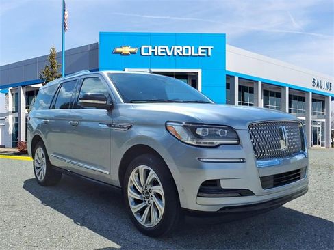 Used 2024 Lincoln Navigator Premiere image 1