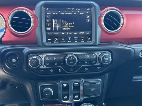 Used 2021 Jeep Wrangler Rubicon AWD/4WD image 7
