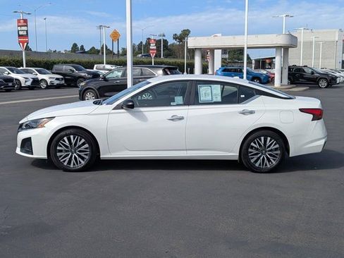Used 2025 Nissan Altima 2.5 SV image 12