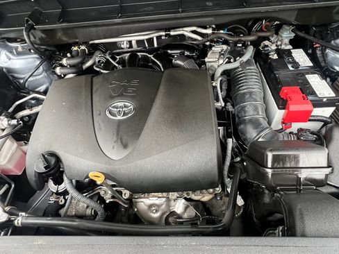 Used 2022 Toyota Highlander LE AWD/4WD image 35