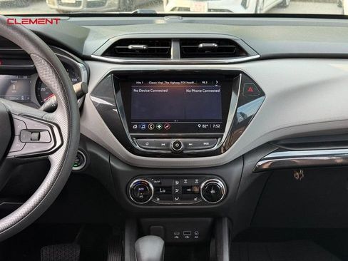 Used 2021 Chevrolet TrailBlazer LT w/ Convenience Package FWD image 17