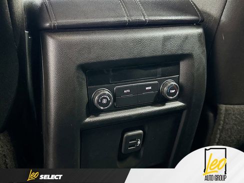 Used 2023 Chevrolet Traverse LT w/ Midnight/Sport Edition image 24