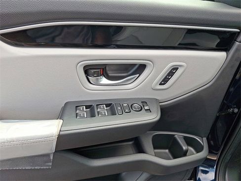 New 2025 Honda Pilot Touring image 10