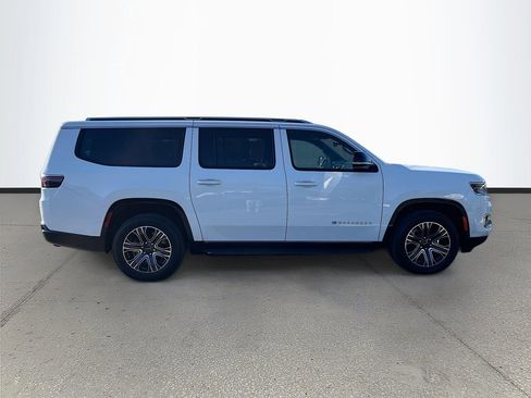 Certified 2025 Jeep Wagoneer L 4WD w/ HD Trailer Tow Package image 8