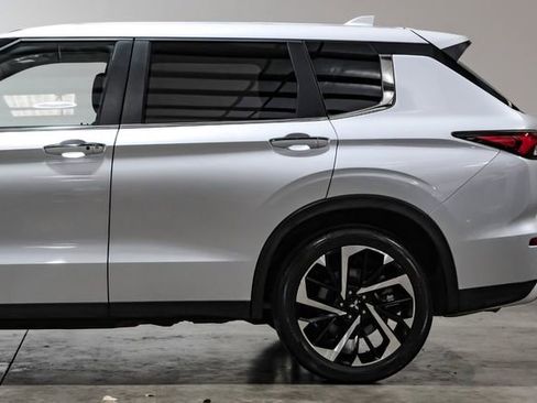 Used 2024 Mitsubishi Outlander SE image 21