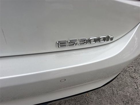 Used 2023 Lexus ES 300h image 25