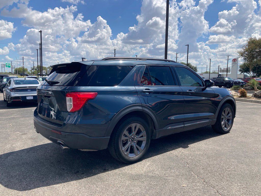 Used 2022 Ford Explorer XLT w/ Equipment Group 202A RWD image 5