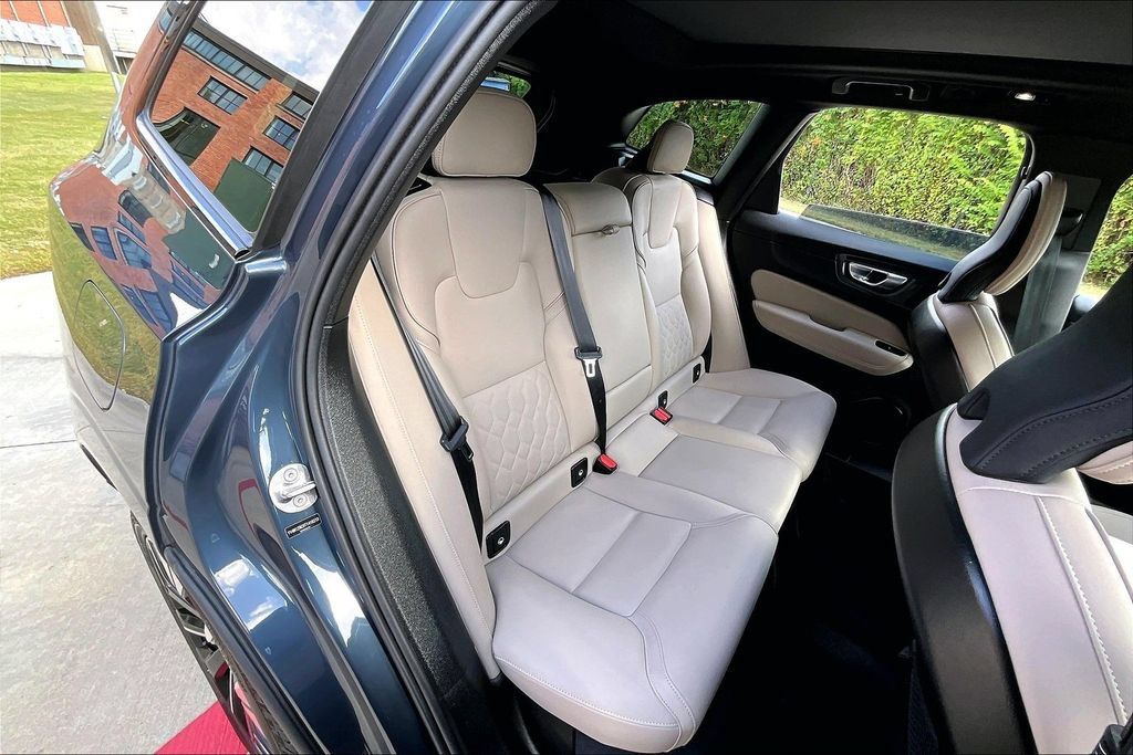 Certified 2026 Volvo XC60 B5 Plus AWD/4WD image 37