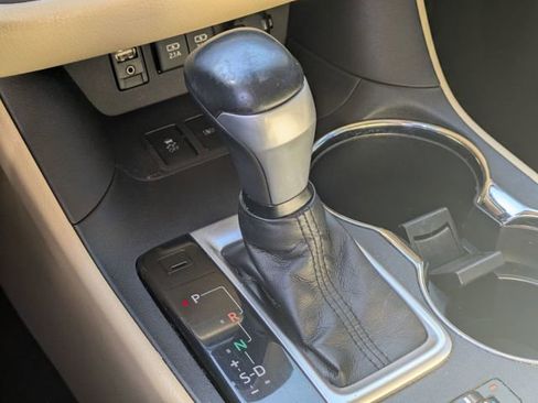 Used 2017 Toyota Highlander Limited image 16